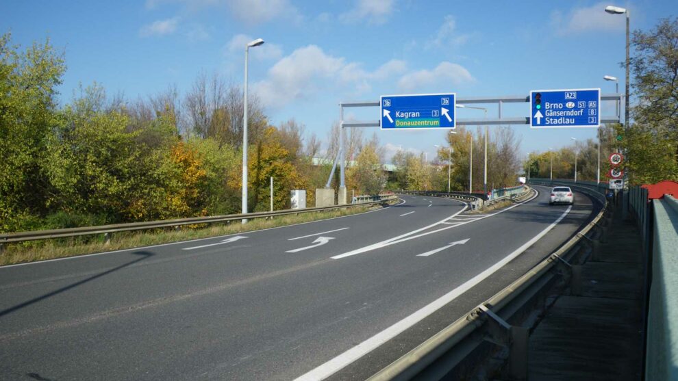 Instandsetzung A22, A23 – Brücken Knoten Kaisermühlen und A4, Schrägseilbrücke