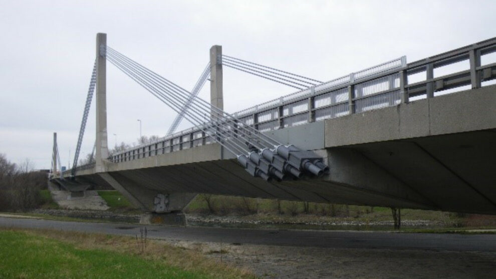 Instandsetzung A22, A23 – Brücken Knoten Kaisermühlen und A4, Schrägseilbrücke